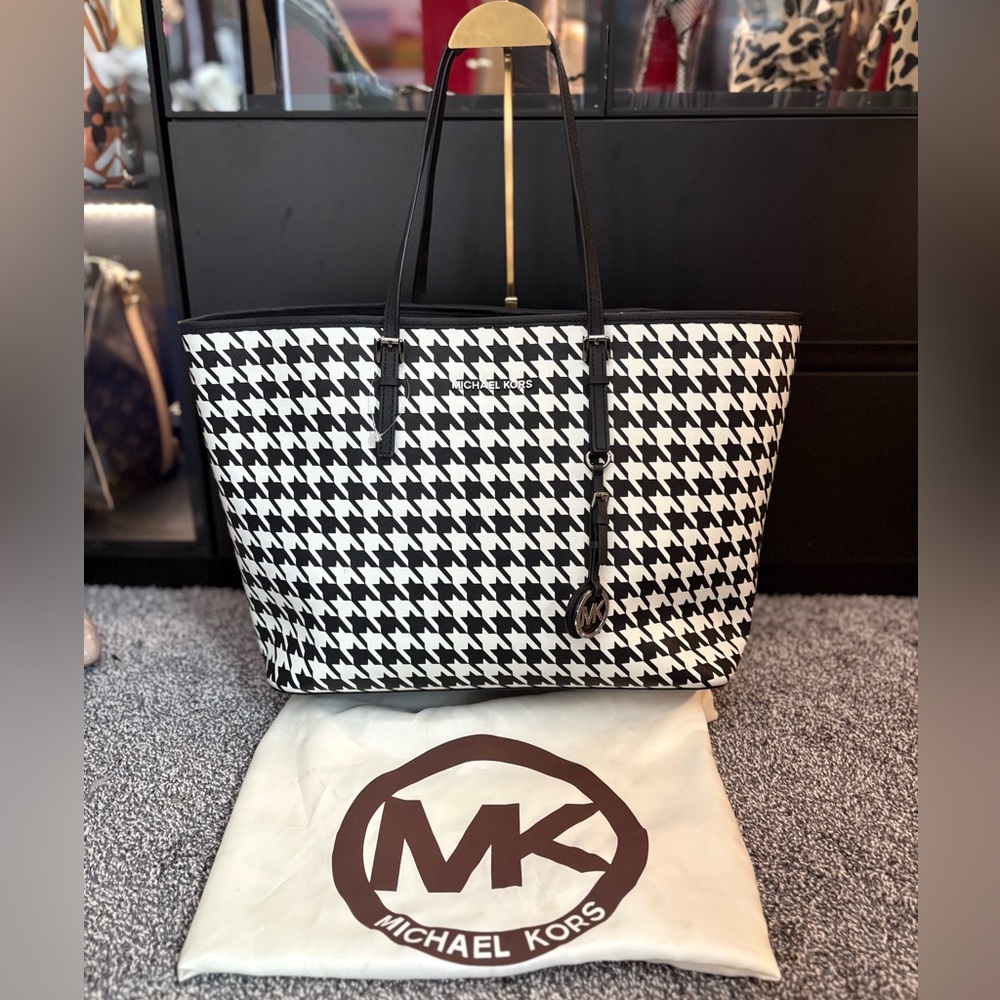 Michael Kors Houndstooth Jet set tote w/ dusty - Picture 4 of 17